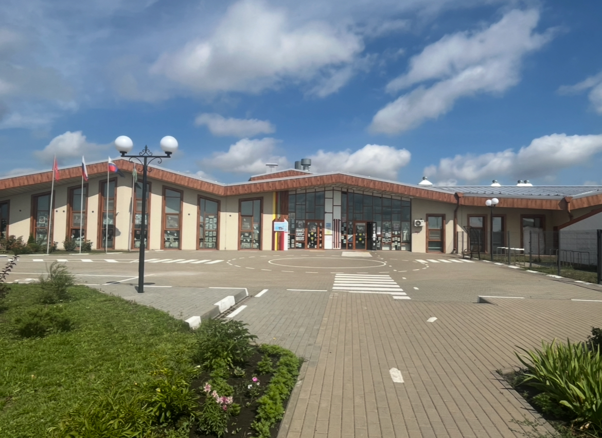 главный вход МОУ &amp;quot;Начальная школа с. Стрелецкое&amp;quot;